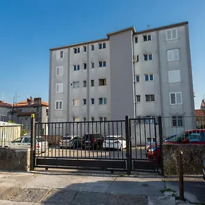 apartman-izis-centar-with-garage.in-istria.net/